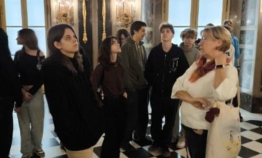 Grupa uczniów podczas wizyty w Zamku